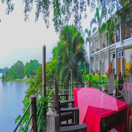 Lake Wind Hotel Tissamaharama Esterno foto
