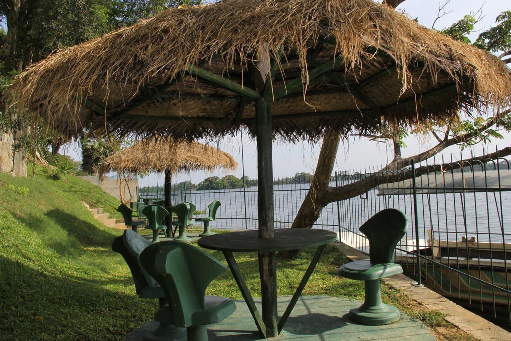 Lake Wind Hotel Tissamaharama Esterno foto