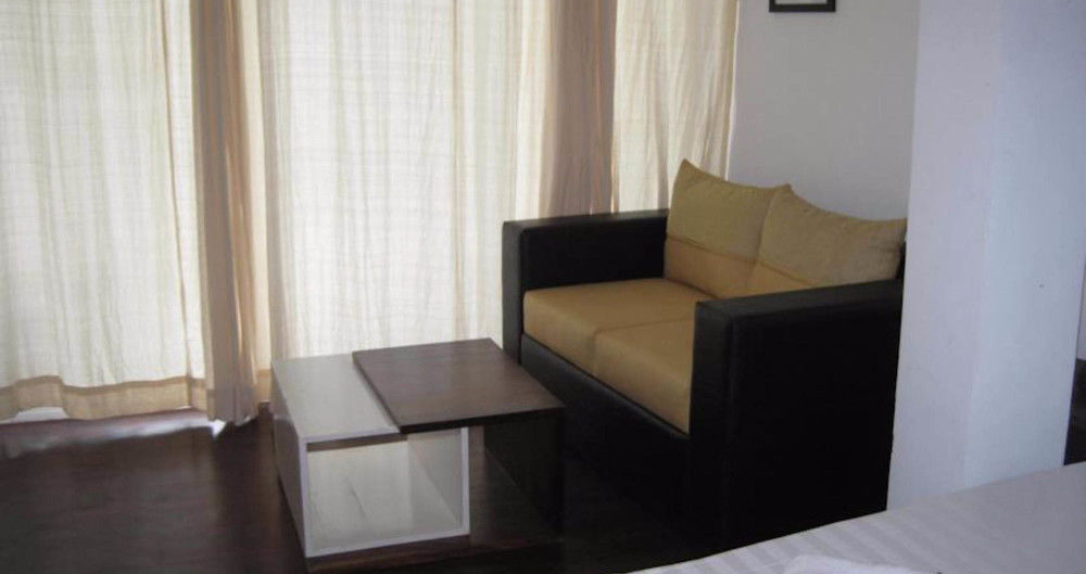 Lake Wind Hotel Tissamaharama Esterno foto