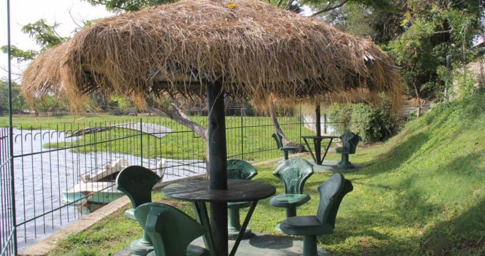 Lake Wind Hotel Tissamaharama Esterno foto
