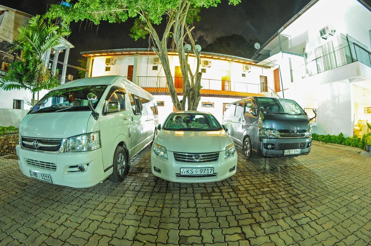 Lake Wind Hotel Tissamaharama Esterno foto