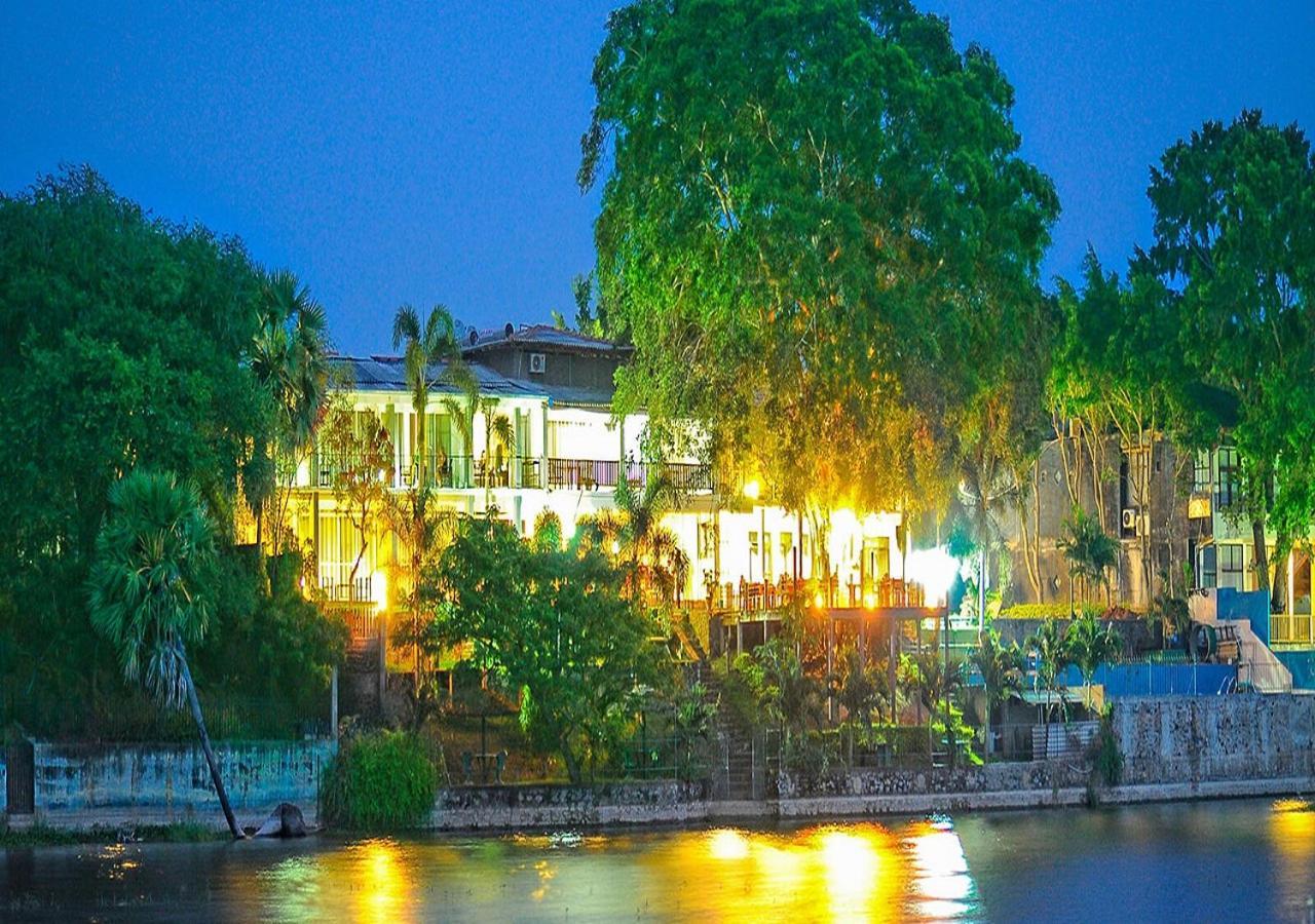 Lake Wind Hotel Tissamaharama Esterno foto